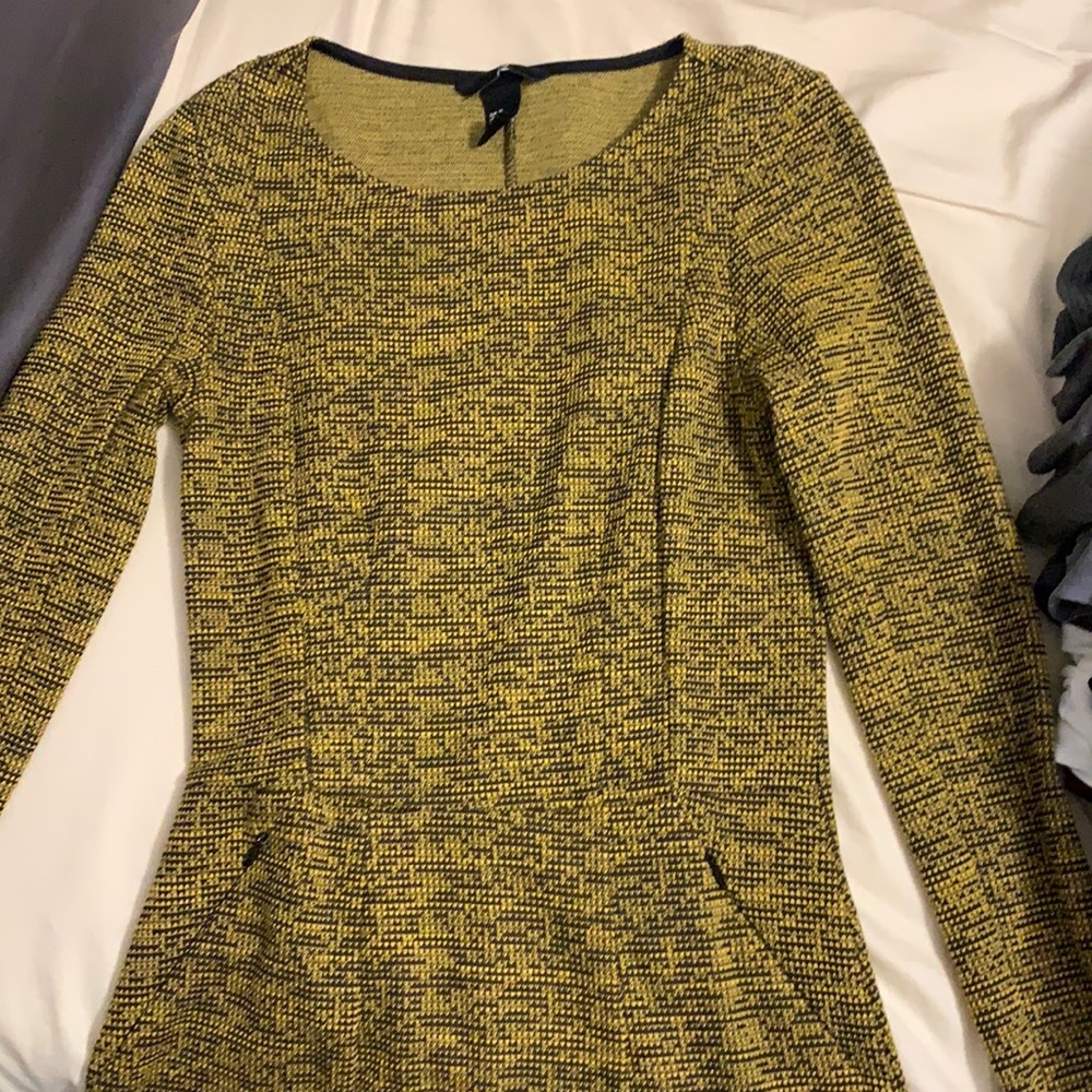 H&M yellow and black long-sleeve dress with pockets